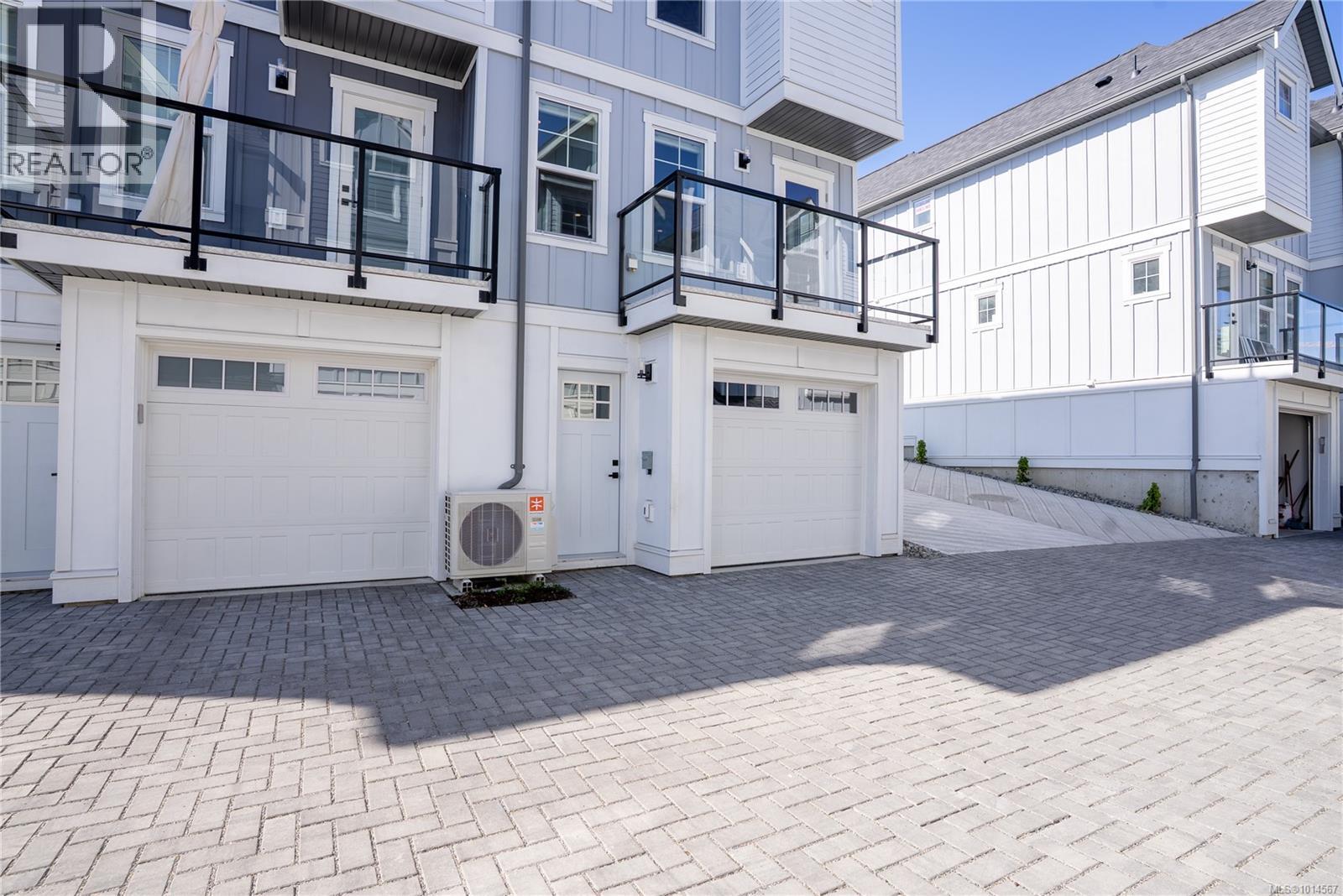 Unit 5 3907 Cedar Hill Rd, Saanich