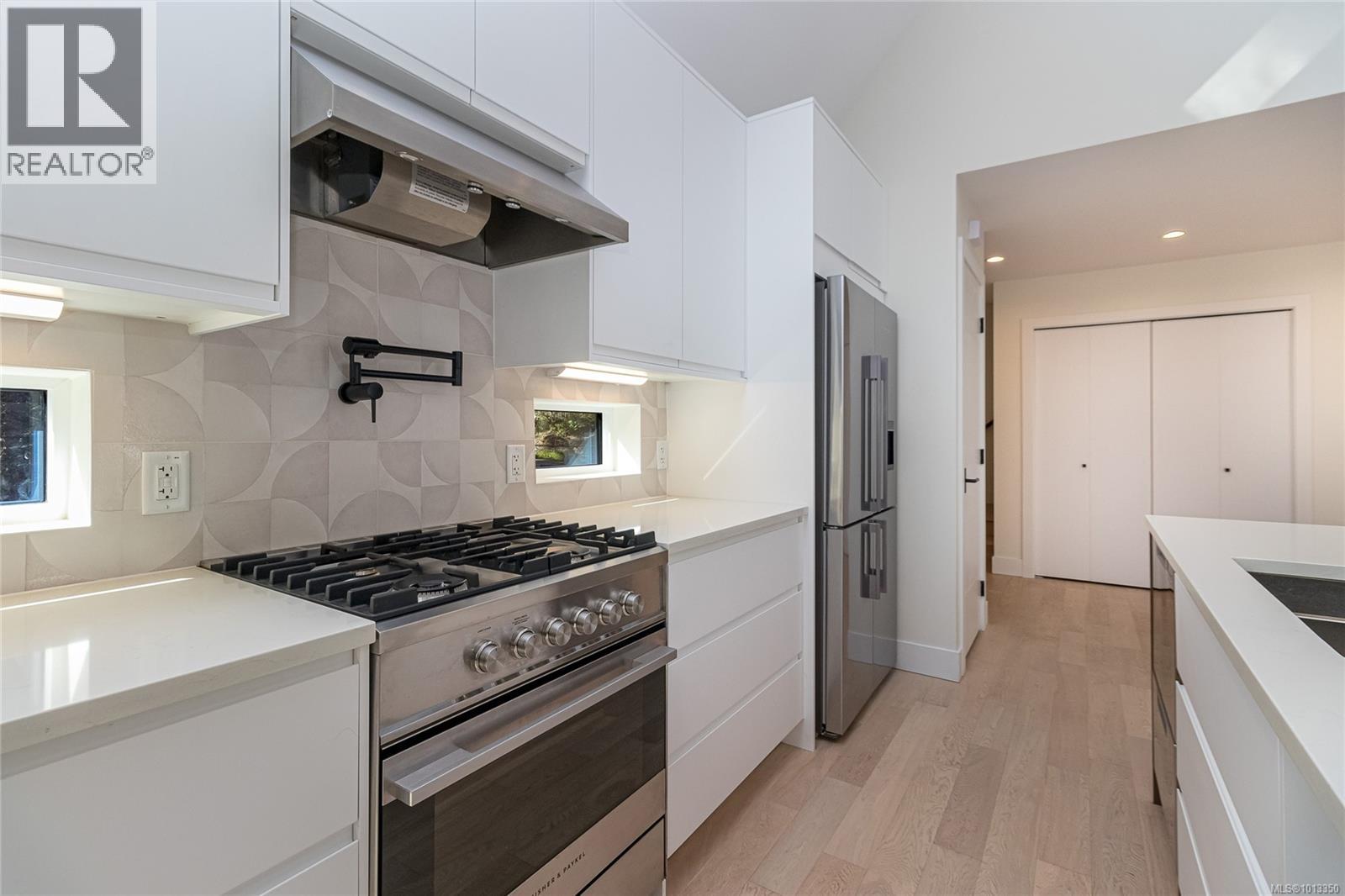 6301 Quail Peak Pl, Sooke