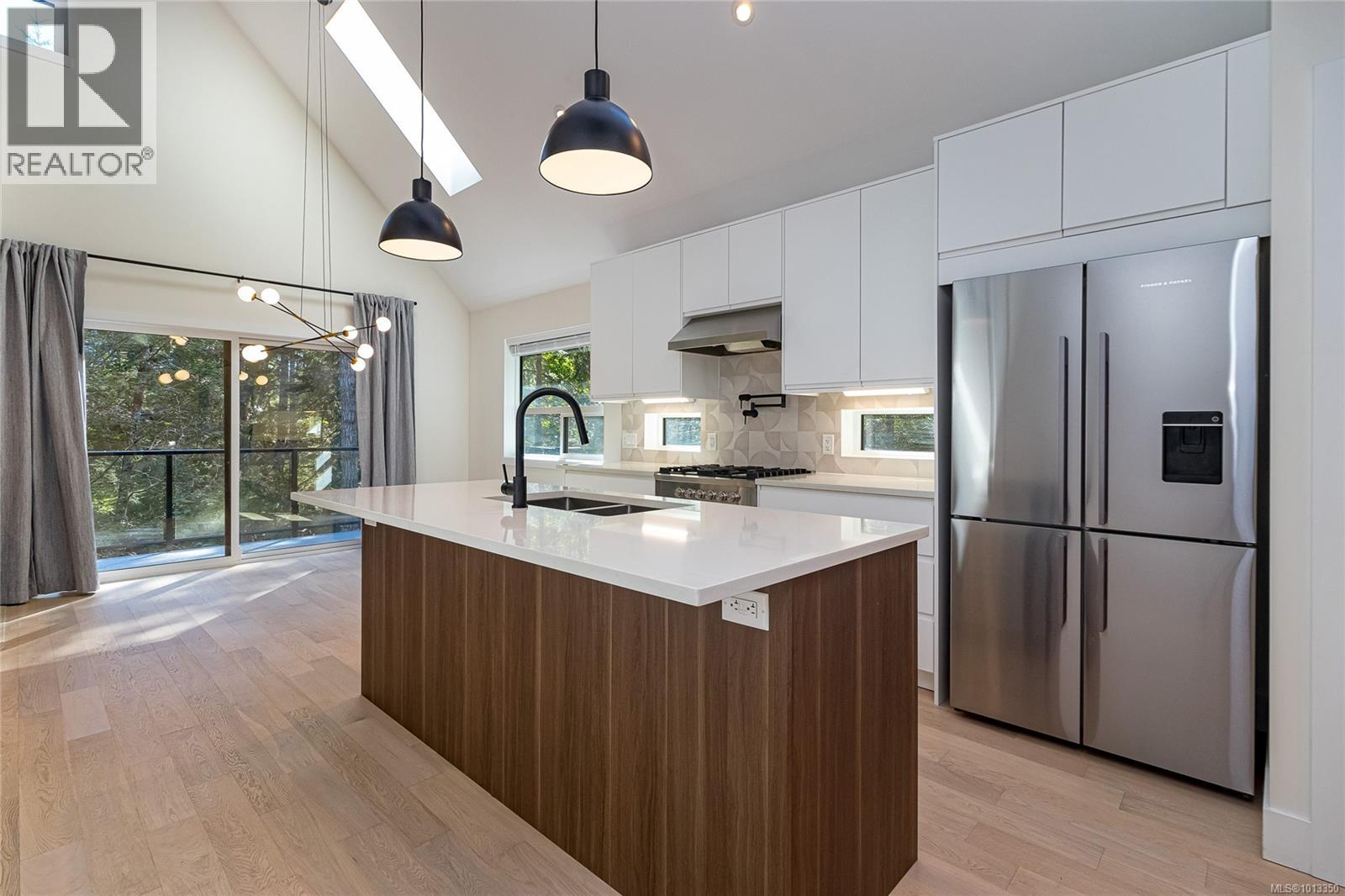 6301 Quail Peak Pl, Sooke