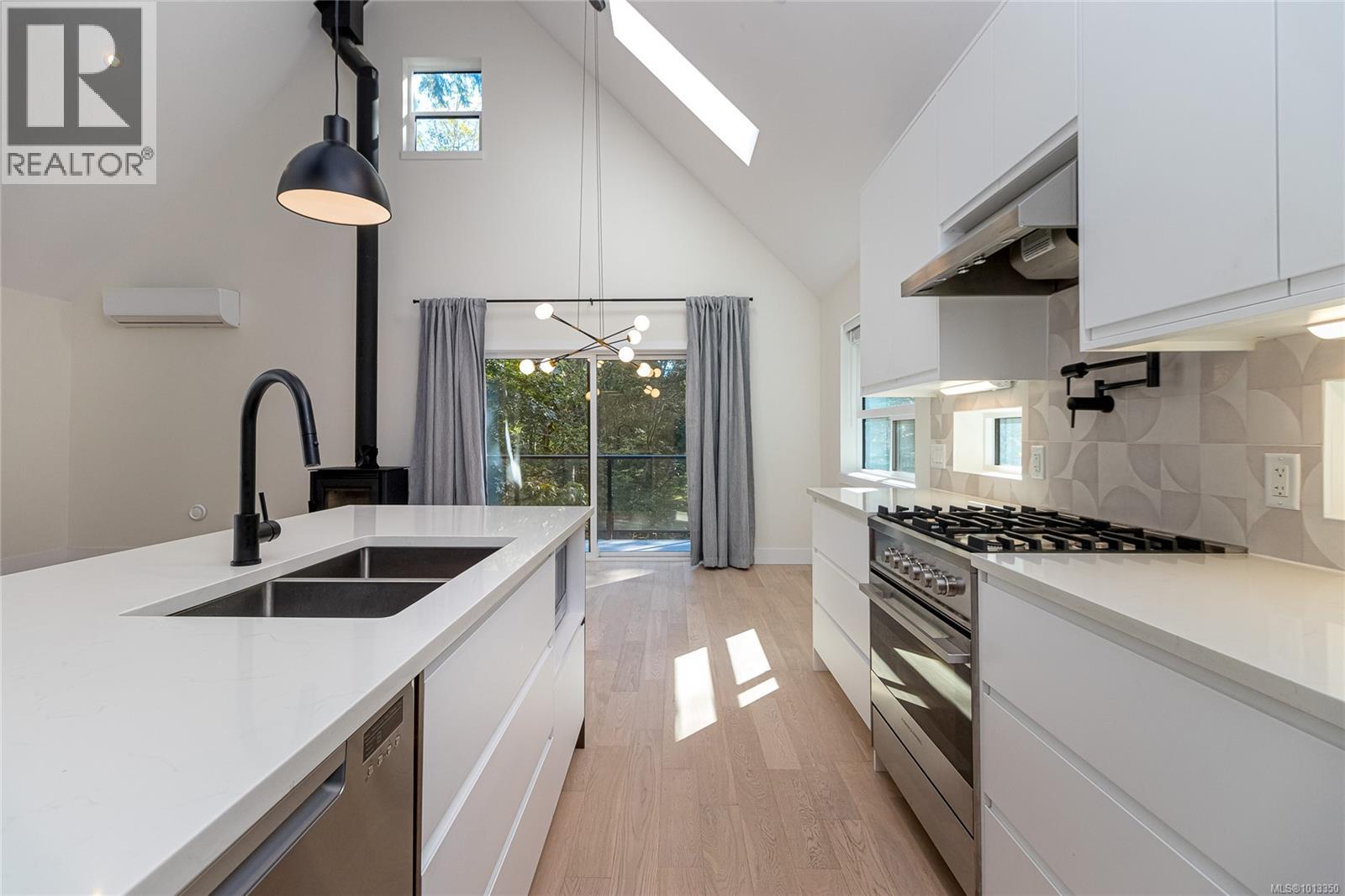 6301 Quail Peak Pl, Sooke