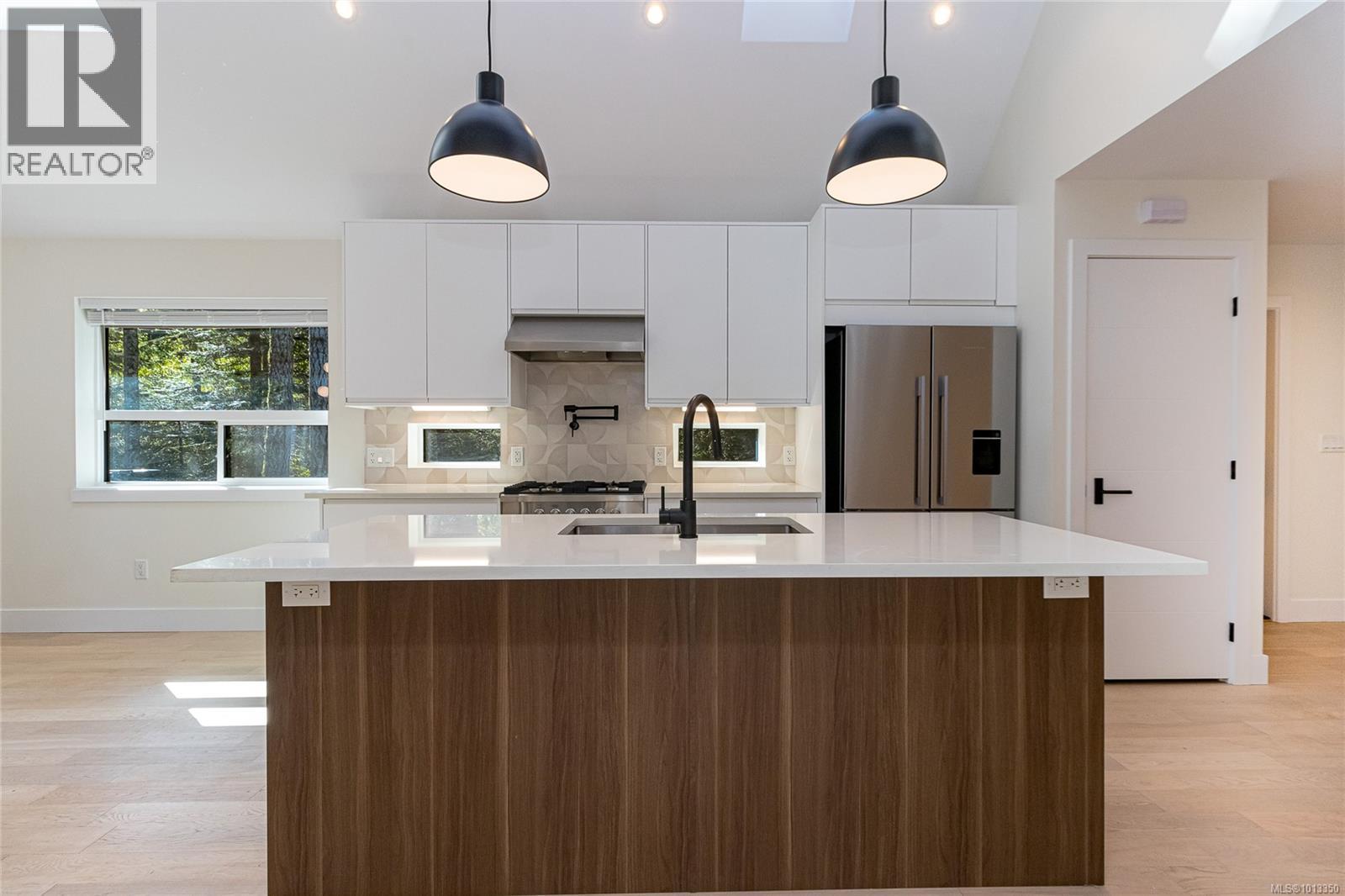 6301 Quail Peak Pl, Sooke