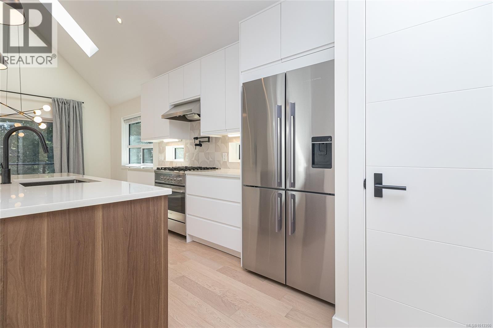 6301 Quail Peak Pl, Sooke