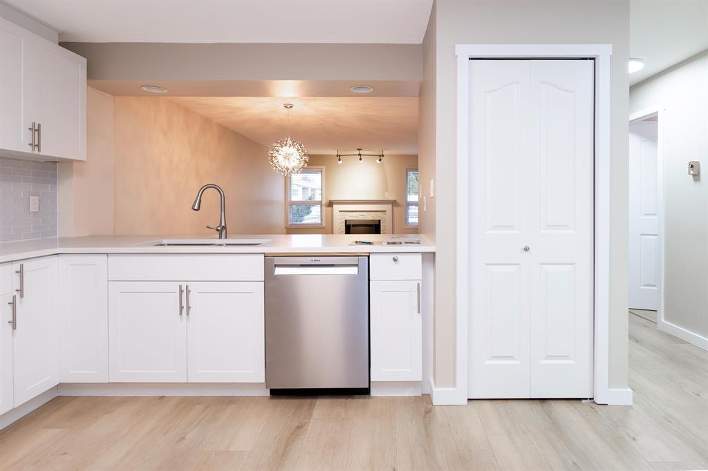 303 1234 MERKLIN STREET, White Rock