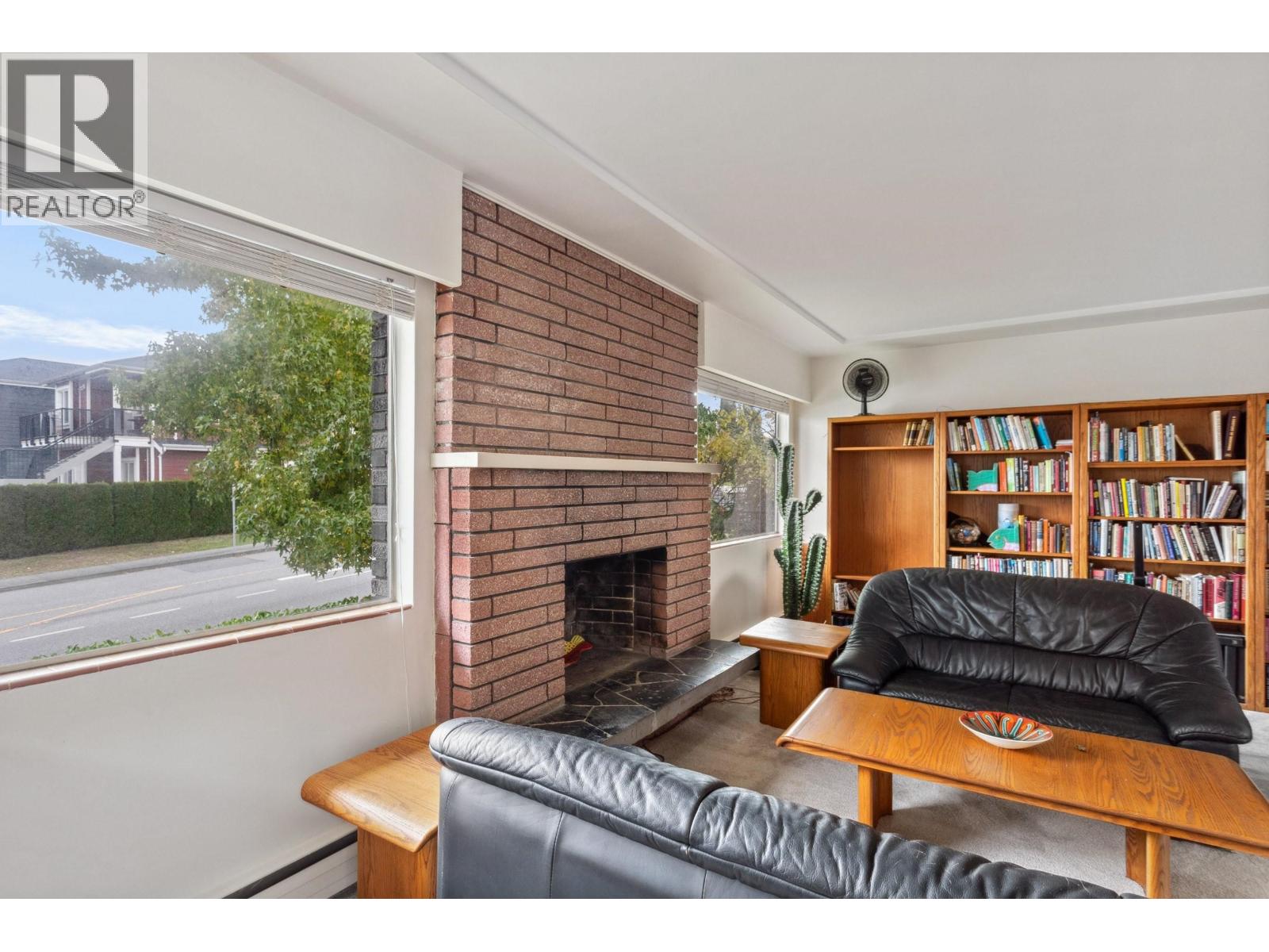 4044 PARKER STREET, Burnaby