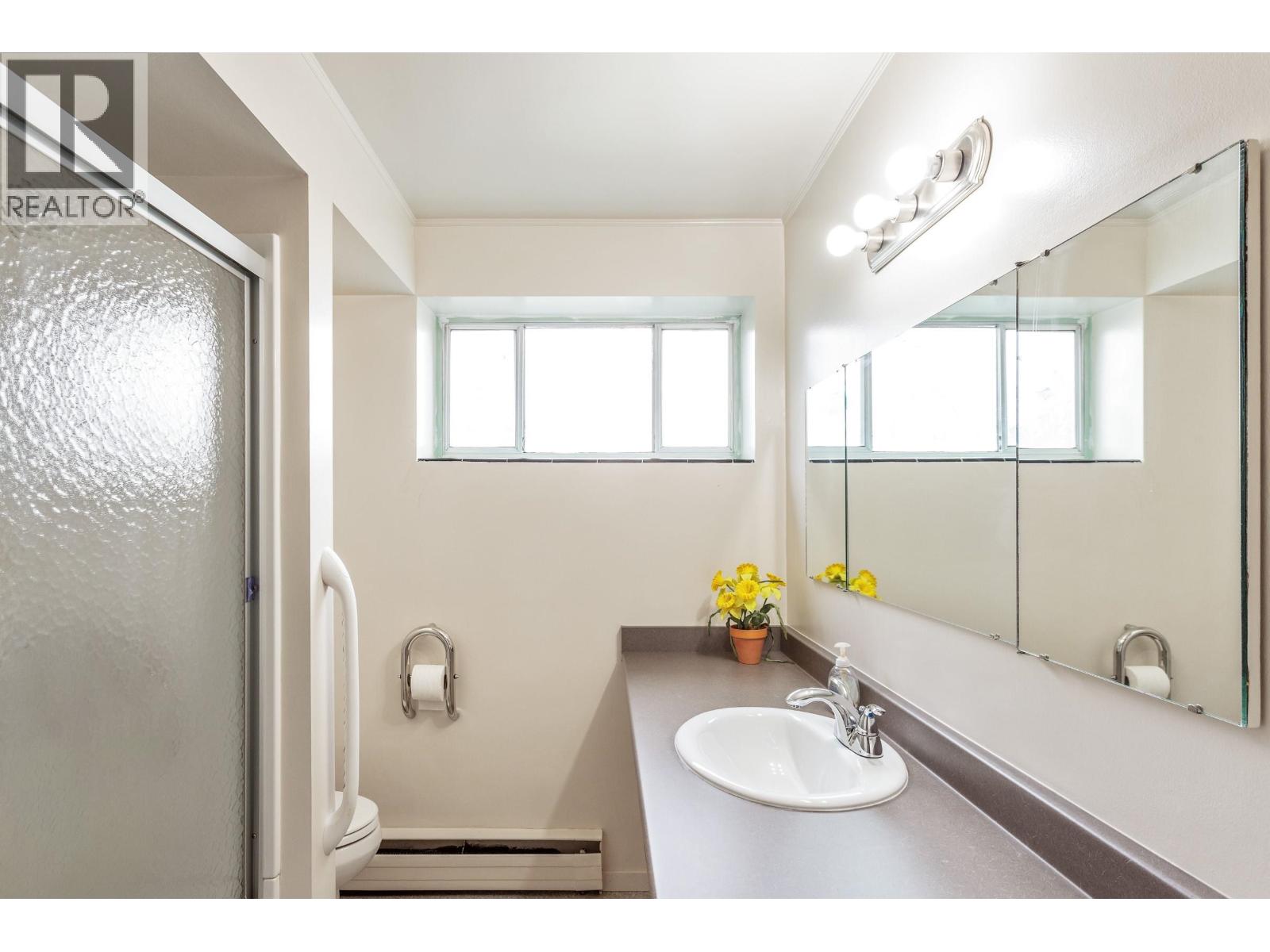 4044 PARKER STREET, Burnaby