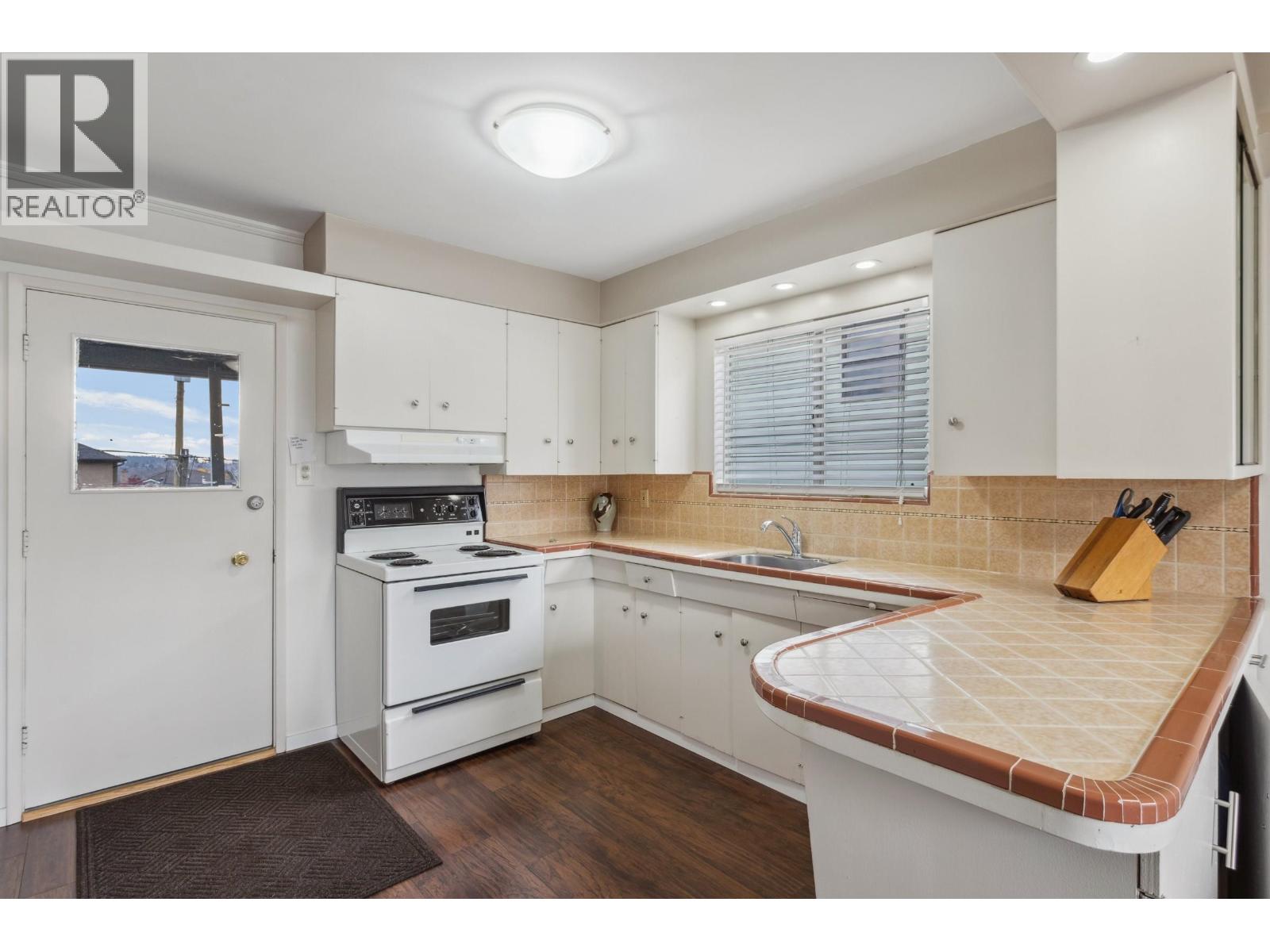 4044 PARKER STREET, Burnaby