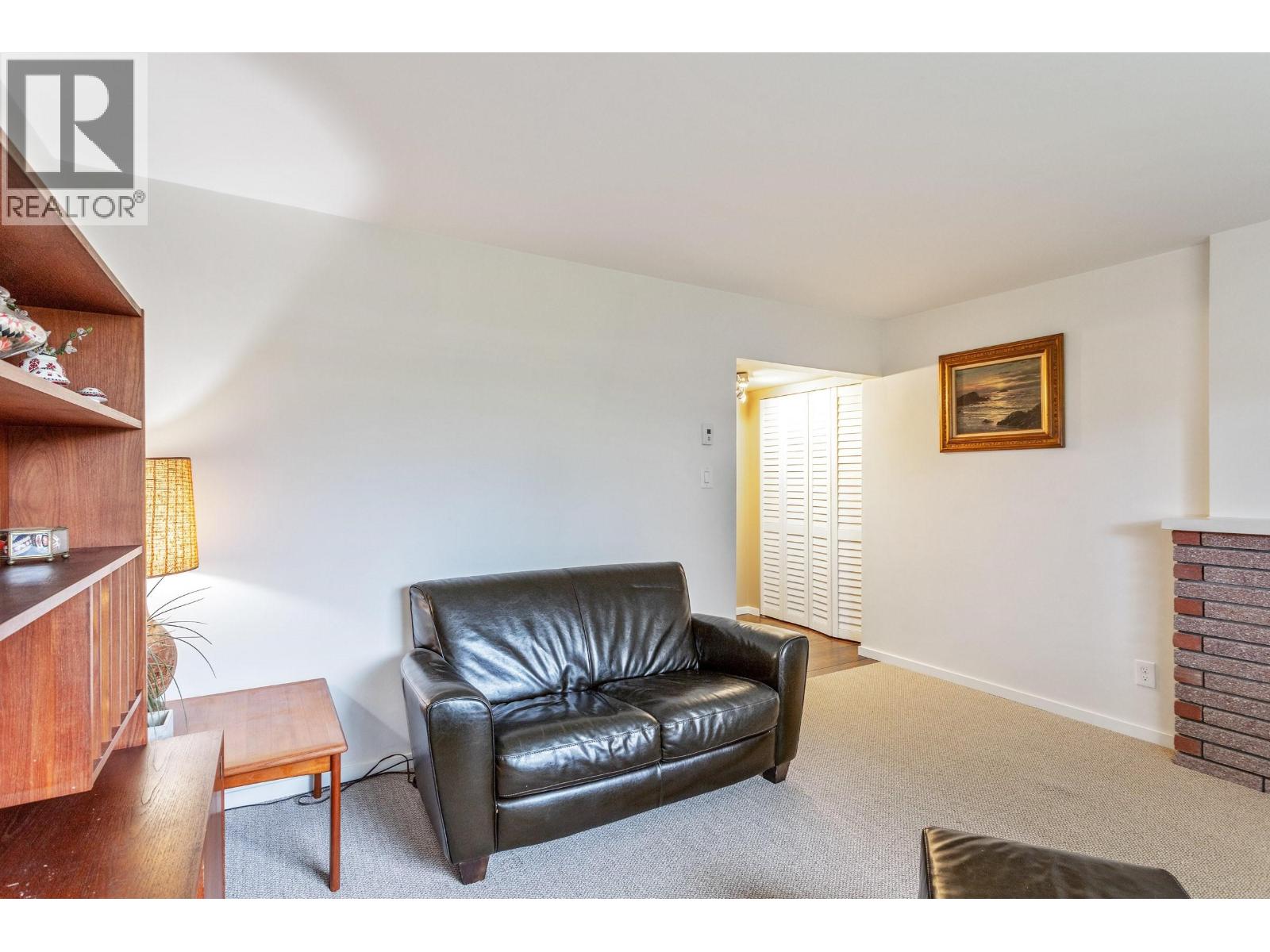 4044 PARKER STREET, Burnaby