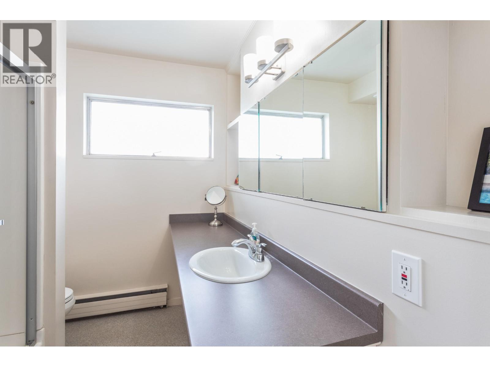 4044 PARKER STREET, Burnaby