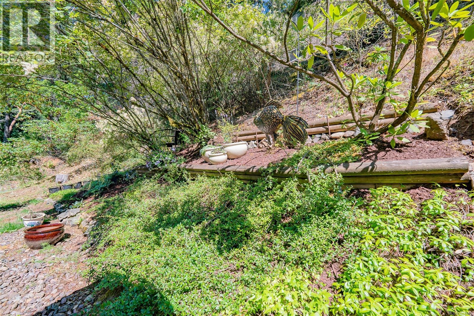 2 3470 Hillside Ave, Nanaimo