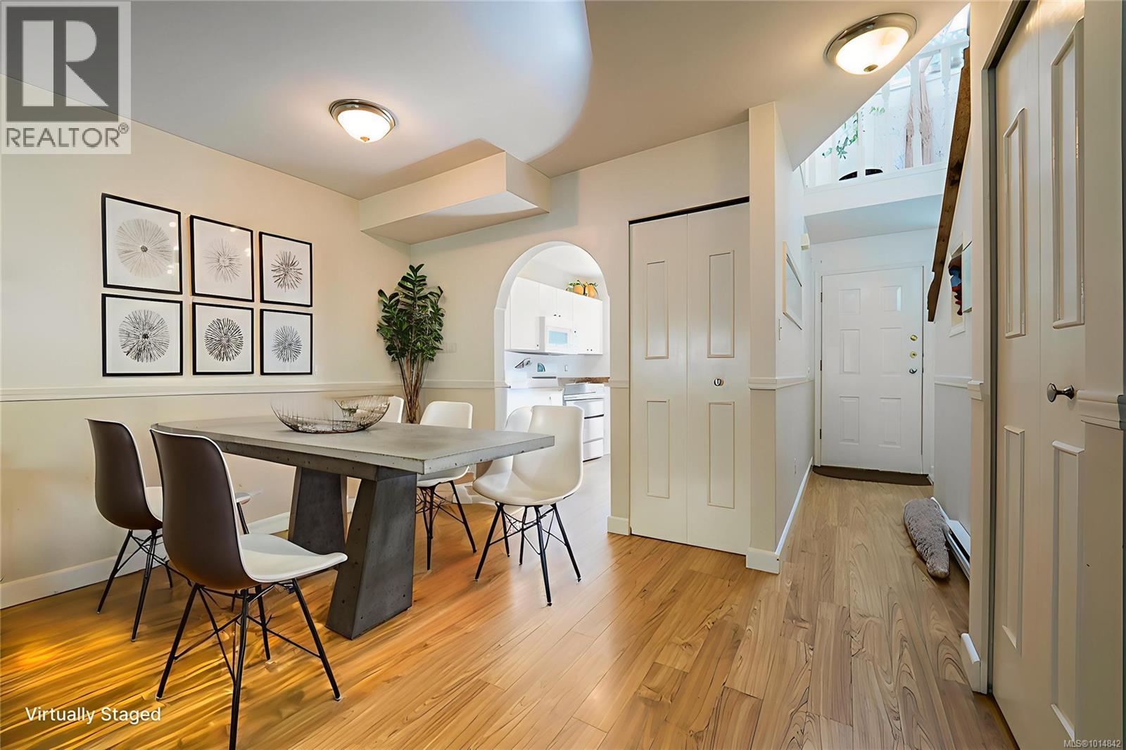 2 3470 Hillside Ave, Nanaimo