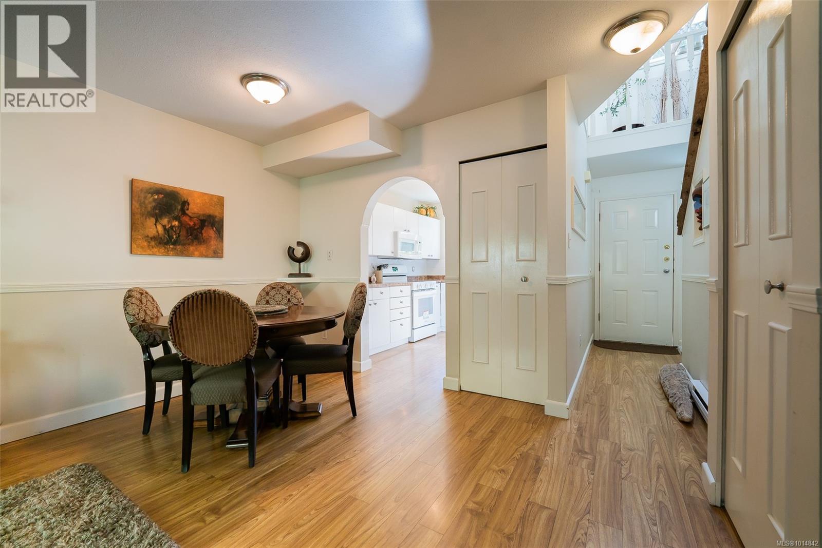 2 3470 Hillside Ave, Nanaimo