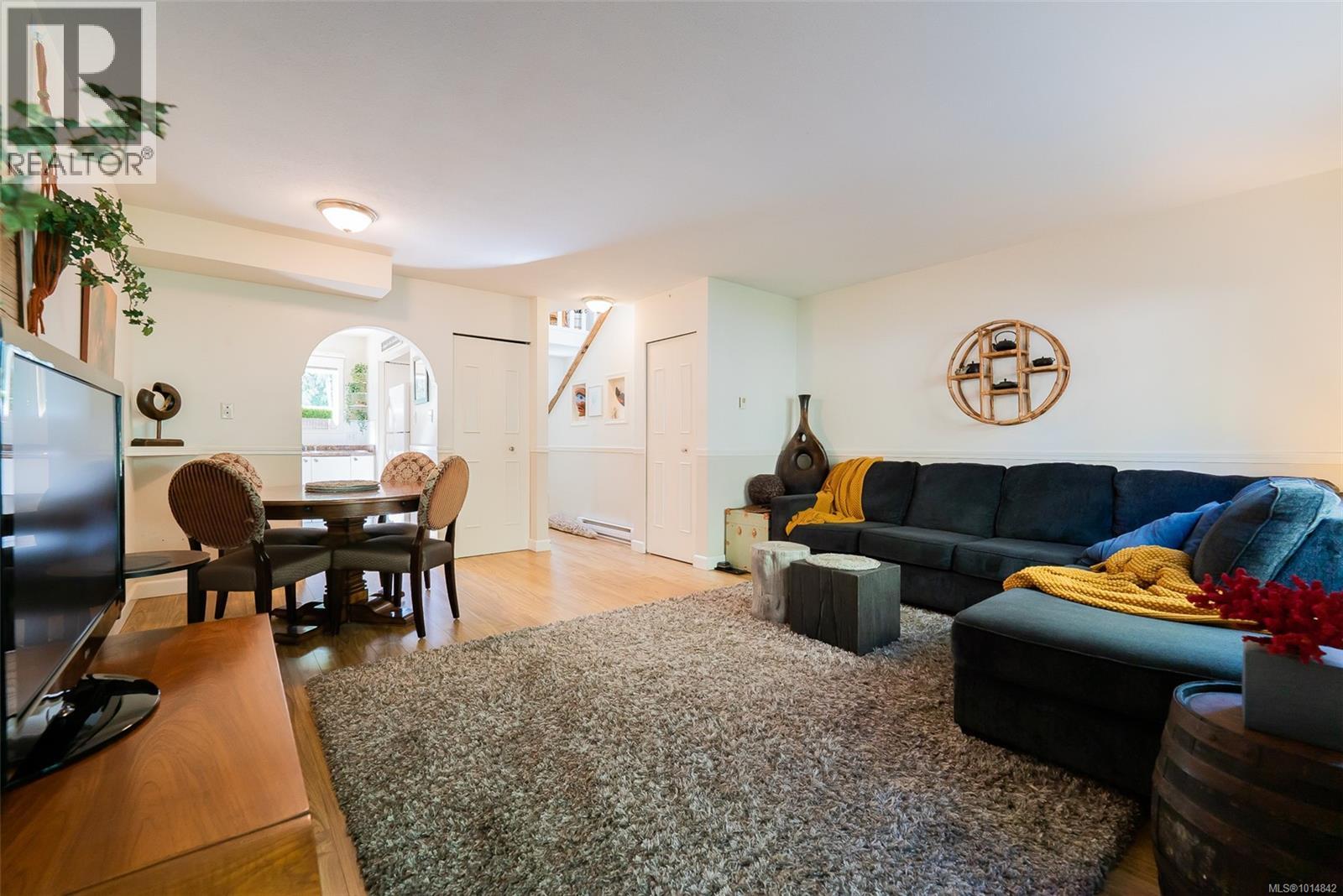 2 3470 Hillside Ave, Nanaimo