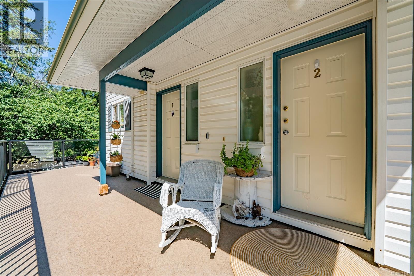 2 3470 Hillside Ave, Nanaimo
