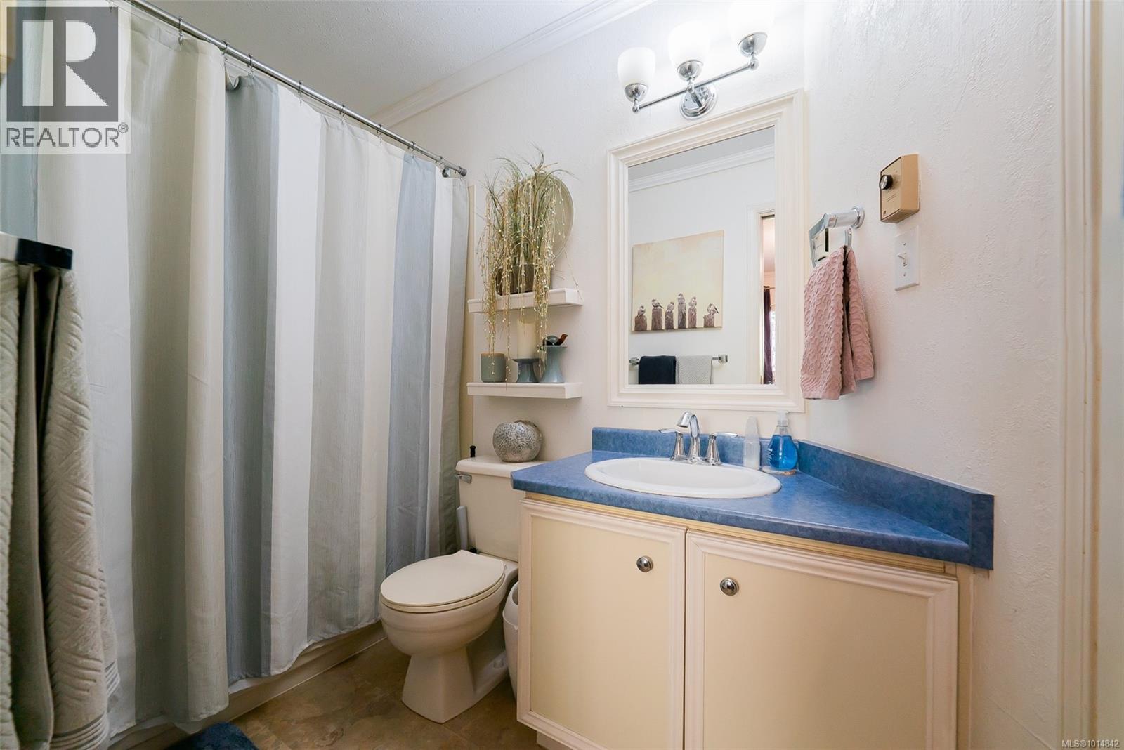 2 3470 Hillside Ave, Nanaimo