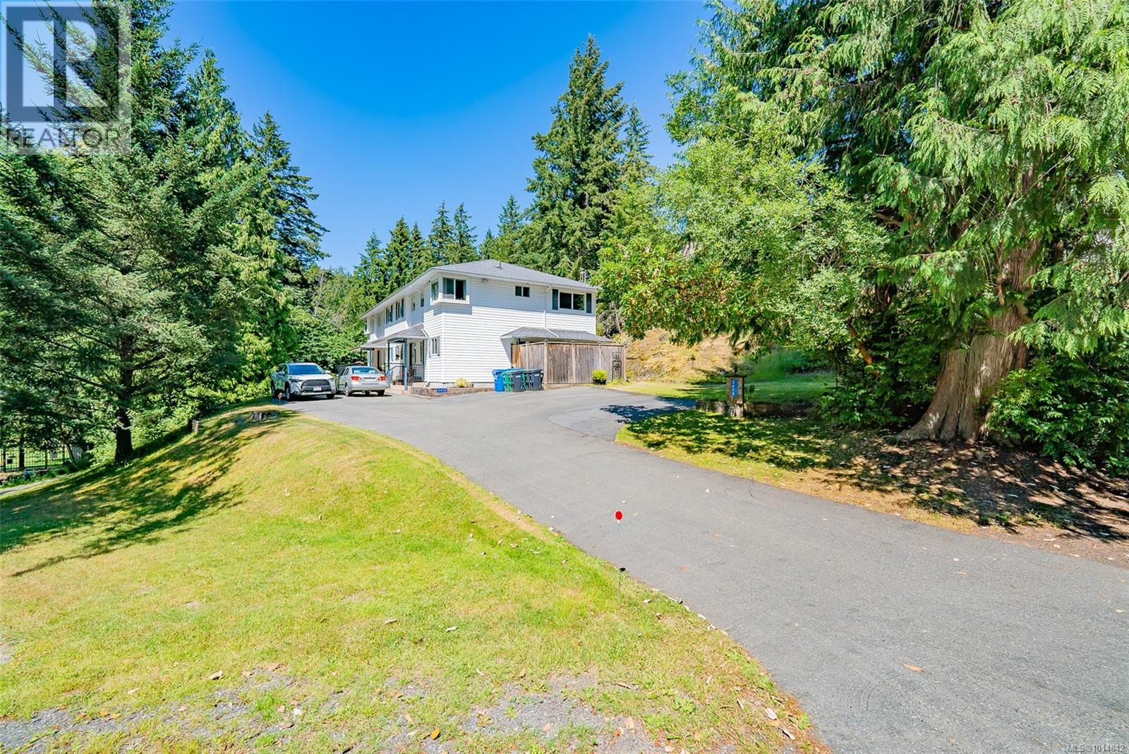 2 3470 Hillside Ave, Nanaimo