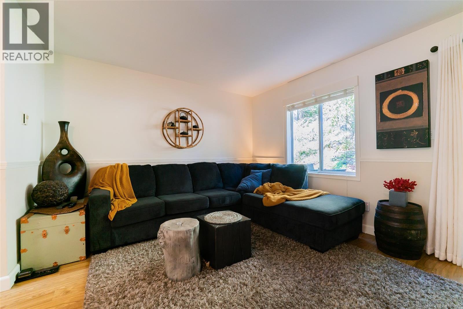 2 3470 Hillside Ave, Nanaimo