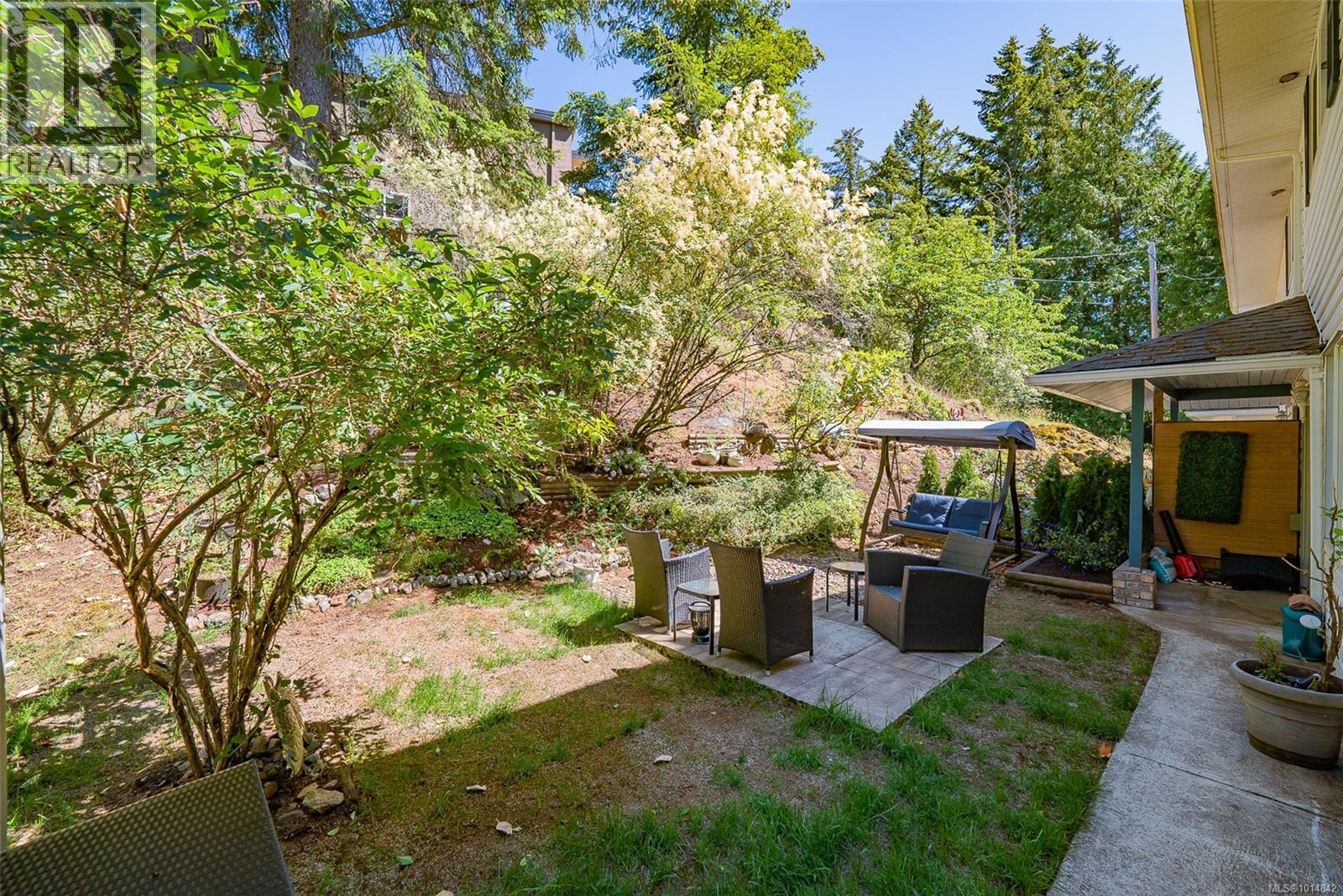 2 3470 Hillside Ave, Nanaimo