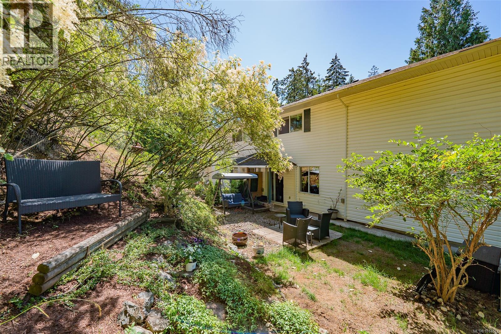 2 3470 Hillside Ave, Nanaimo