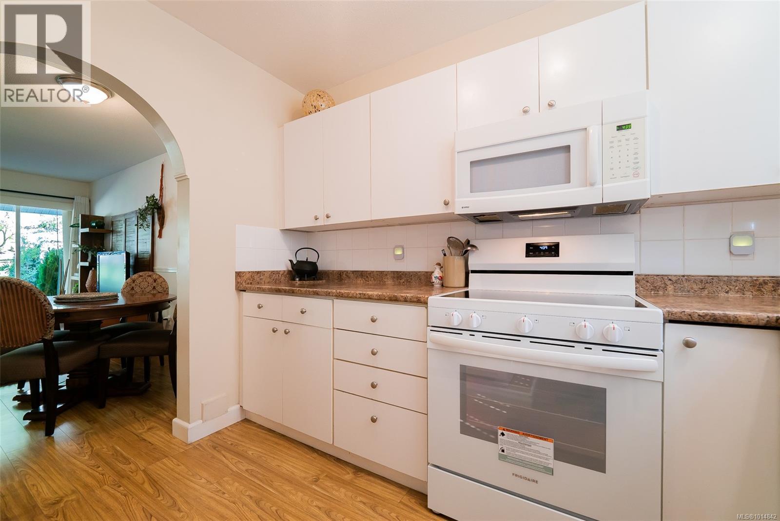 2 3470 Hillside Ave, Nanaimo