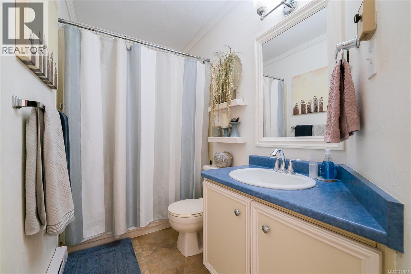 2 3470 Hillside Ave, Nanaimo