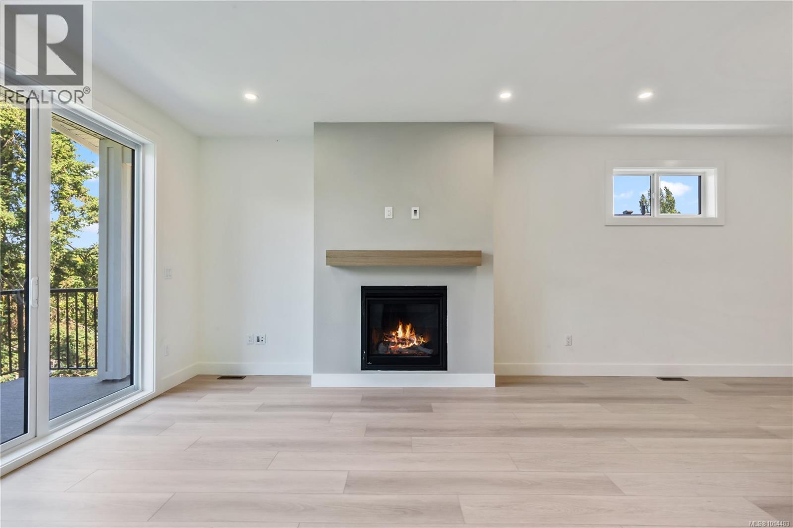 950 Tulip Ave, Saanich