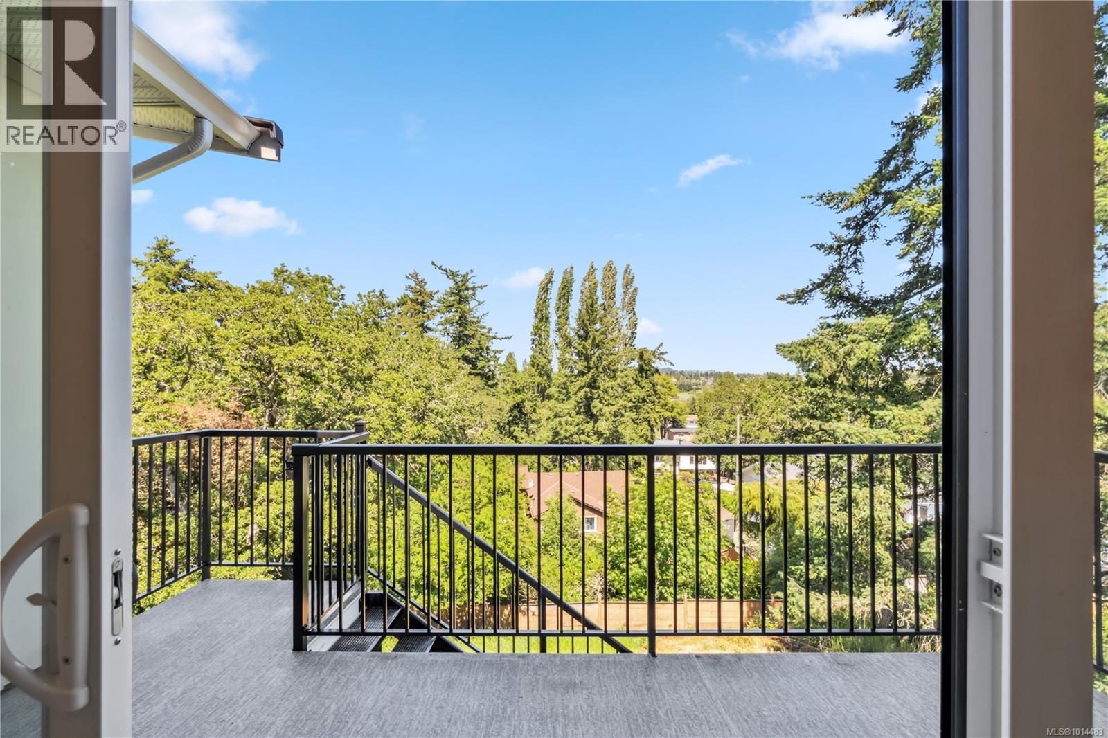 950 Tulip Ave, Saanich