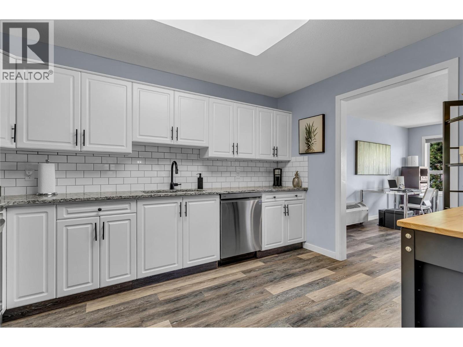 315 933 Harvey Avenue, Kelowna