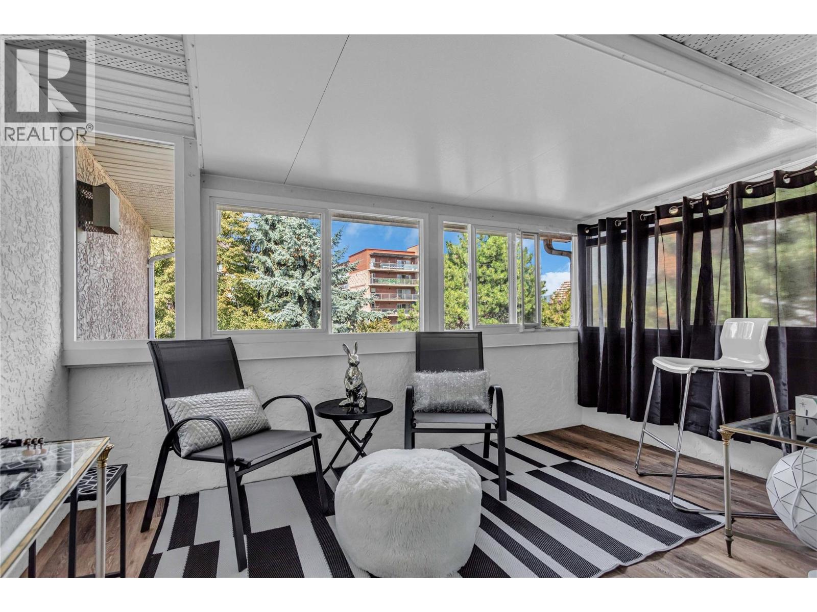 315 933 Harvey Avenue, Kelowna
