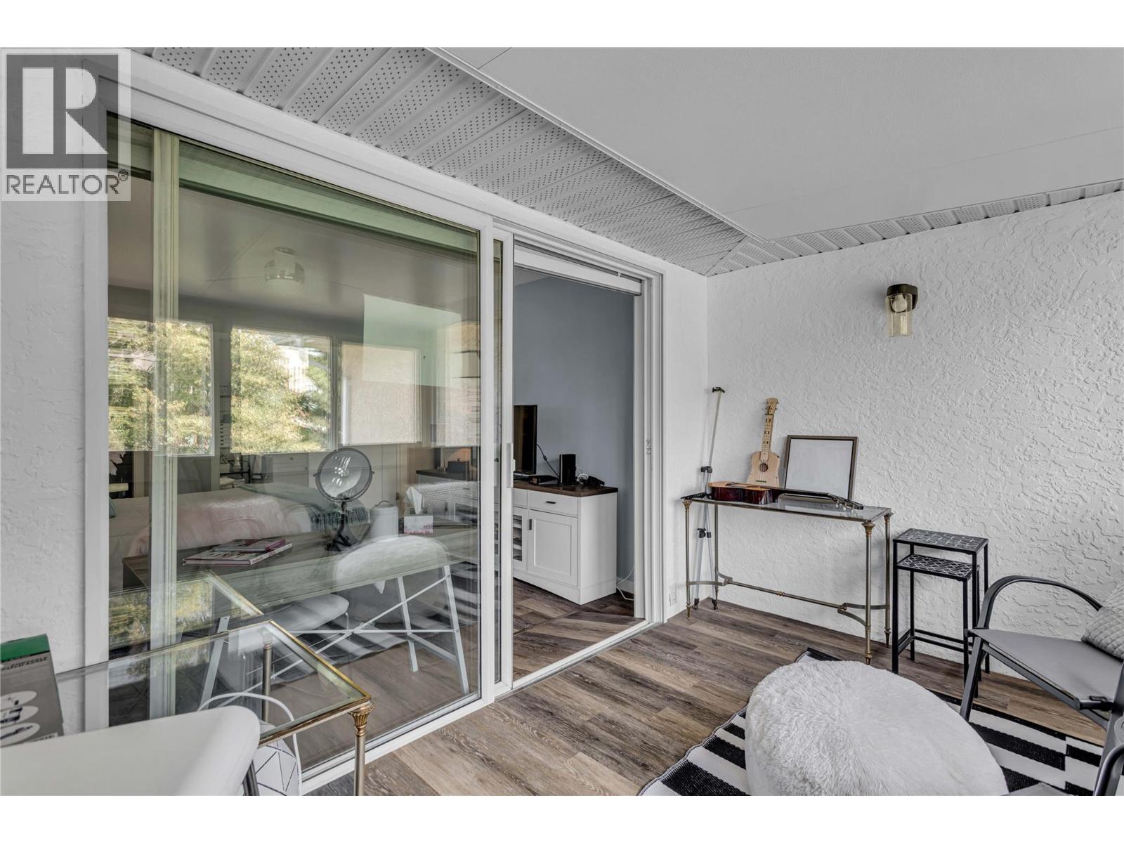 315 933 Harvey Avenue, Kelowna