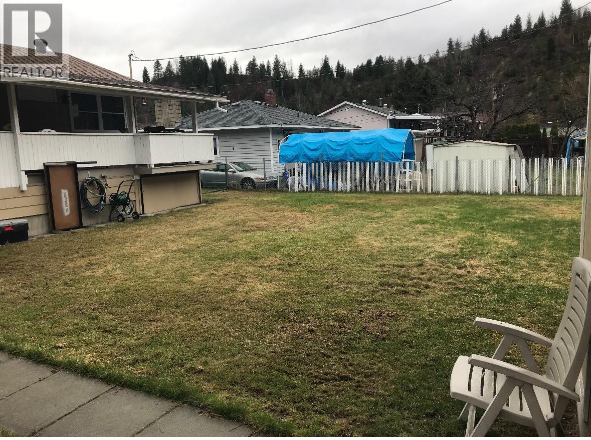 1047 REGAN Crescent, Trail