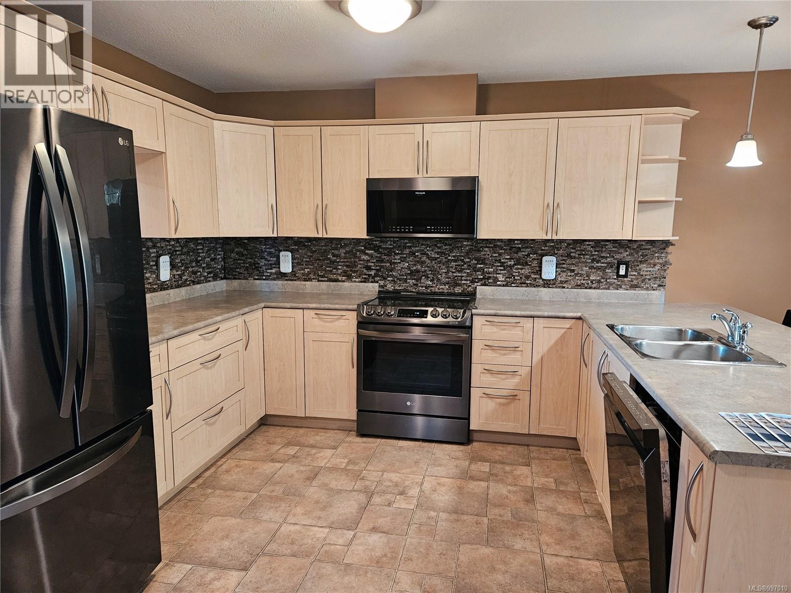 40 2728 1st St, Courtenay