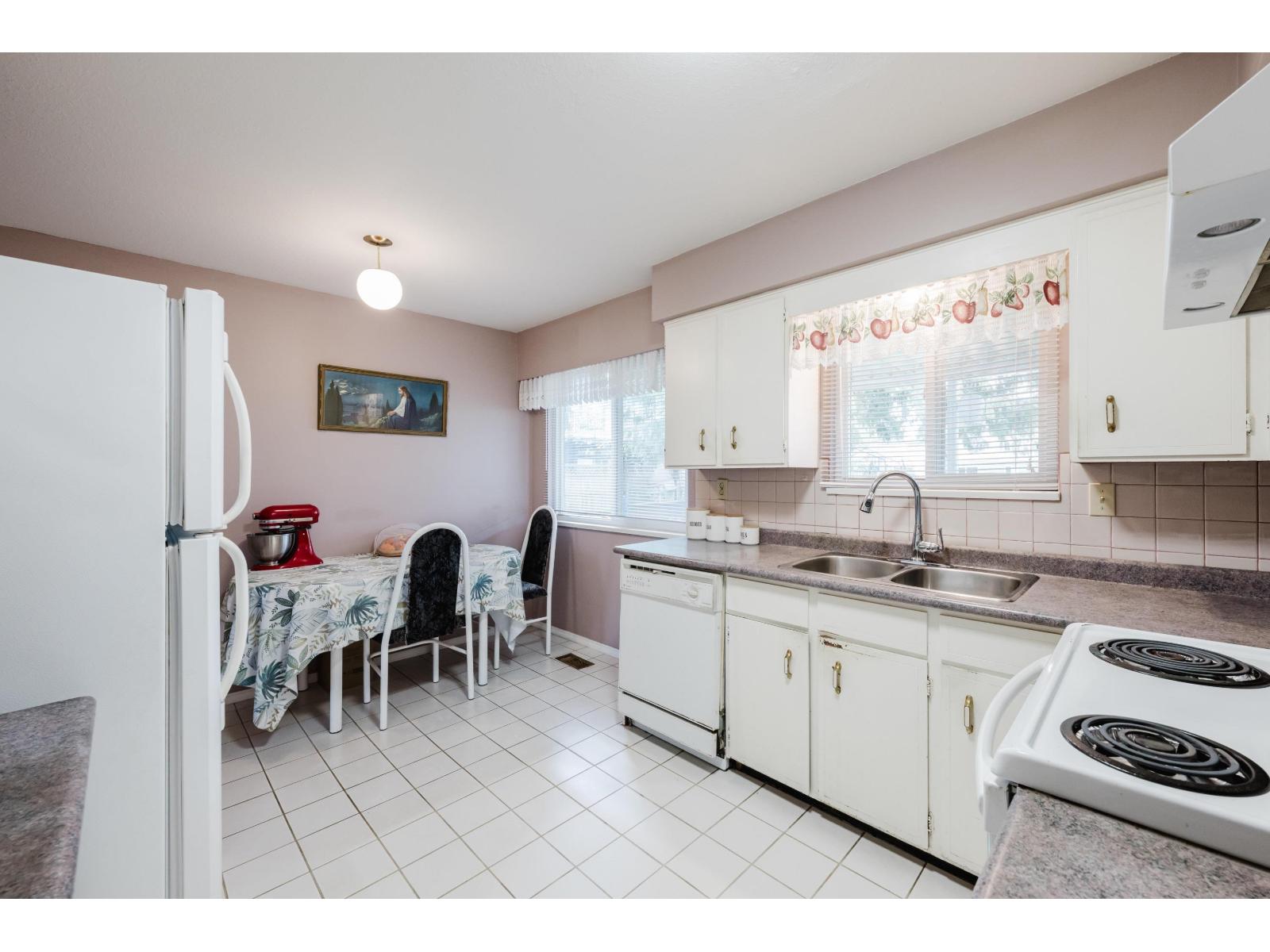 13318 SUTTON PLACE, Surrey