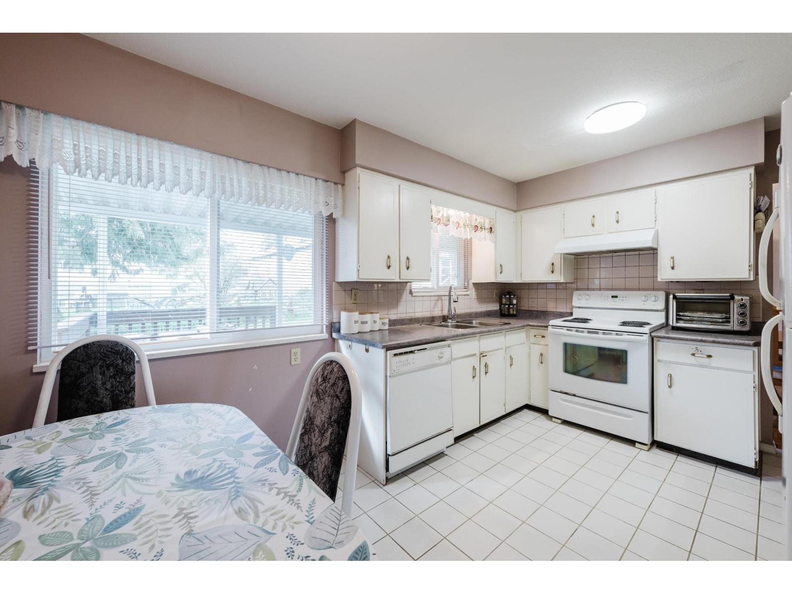 13318 SUTTON PLACE, Surrey