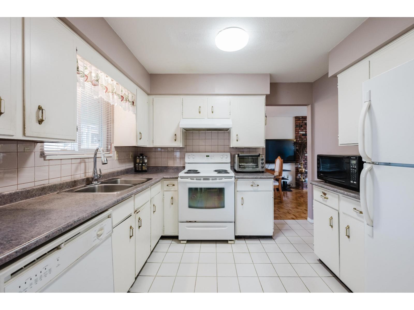 13318 SUTTON PLACE, Surrey