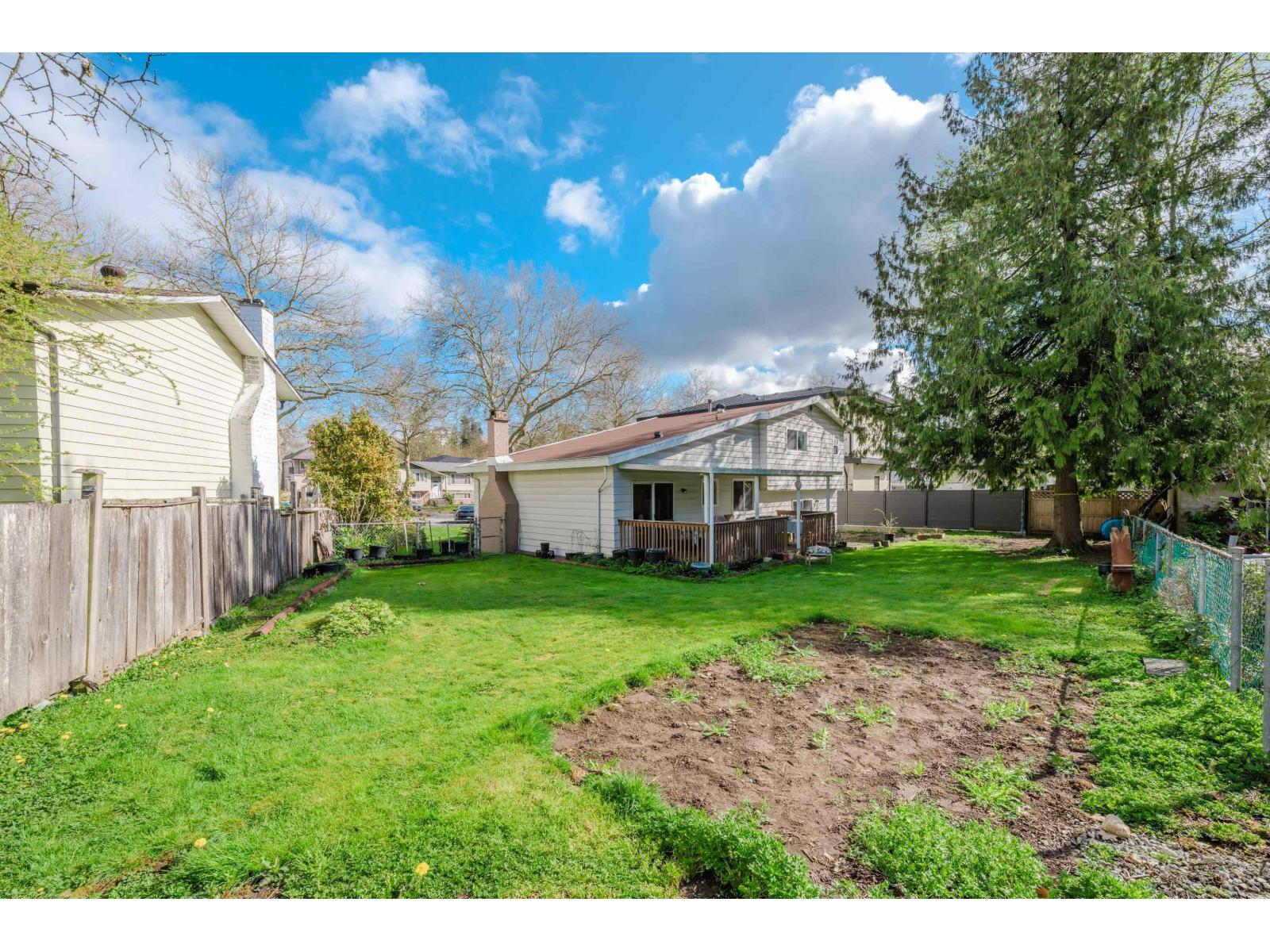 13318 SUTTON PLACE, Surrey