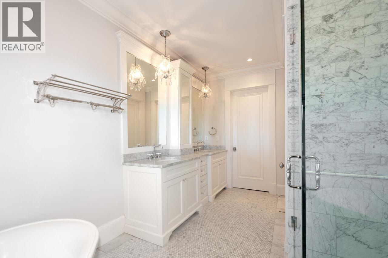 4659 WOODGREEN DRIVE, West Vancouver