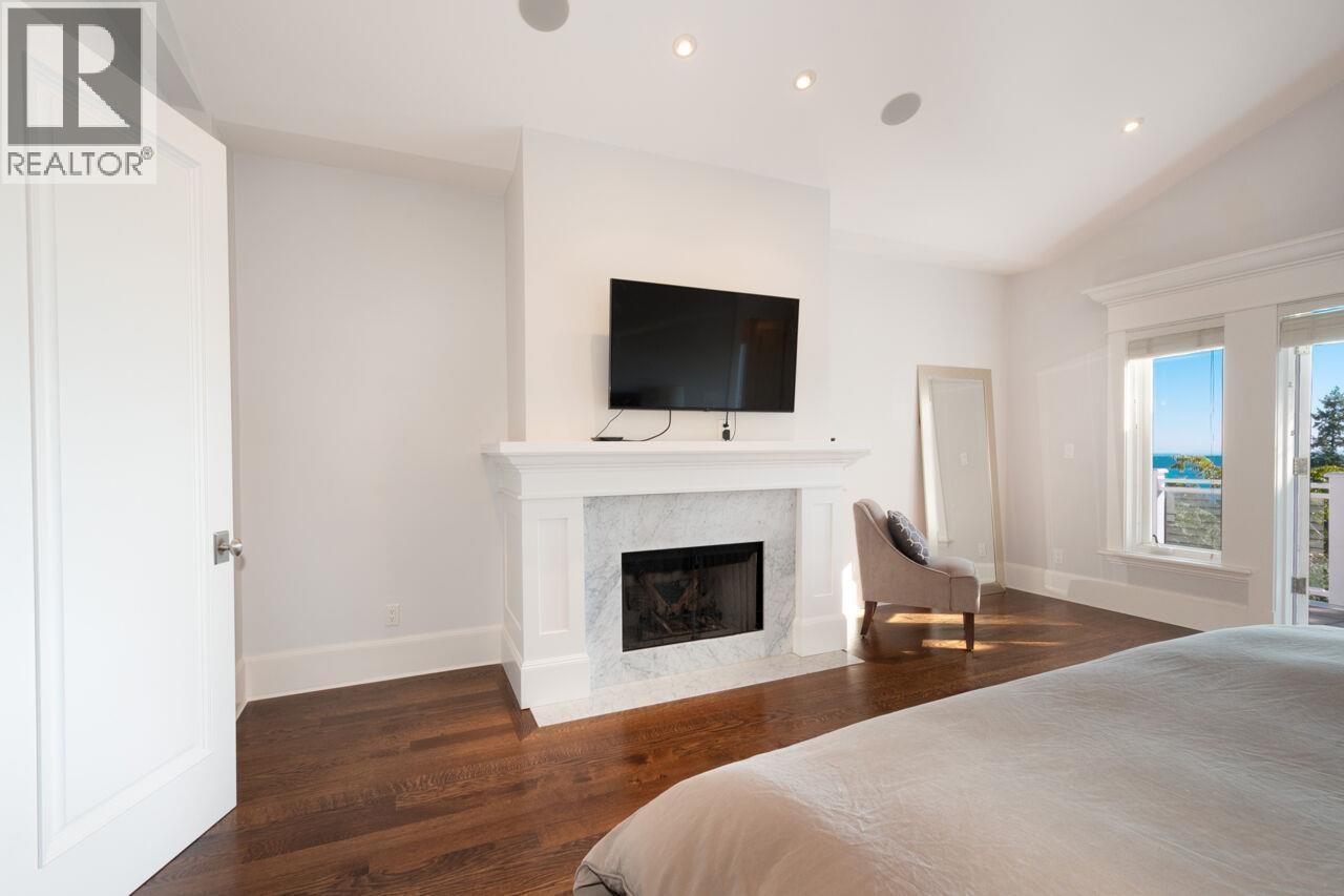 4659 WOODGREEN DRIVE, West Vancouver