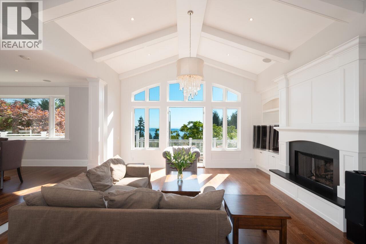 4659 WOODGREEN DRIVE, West Vancouver