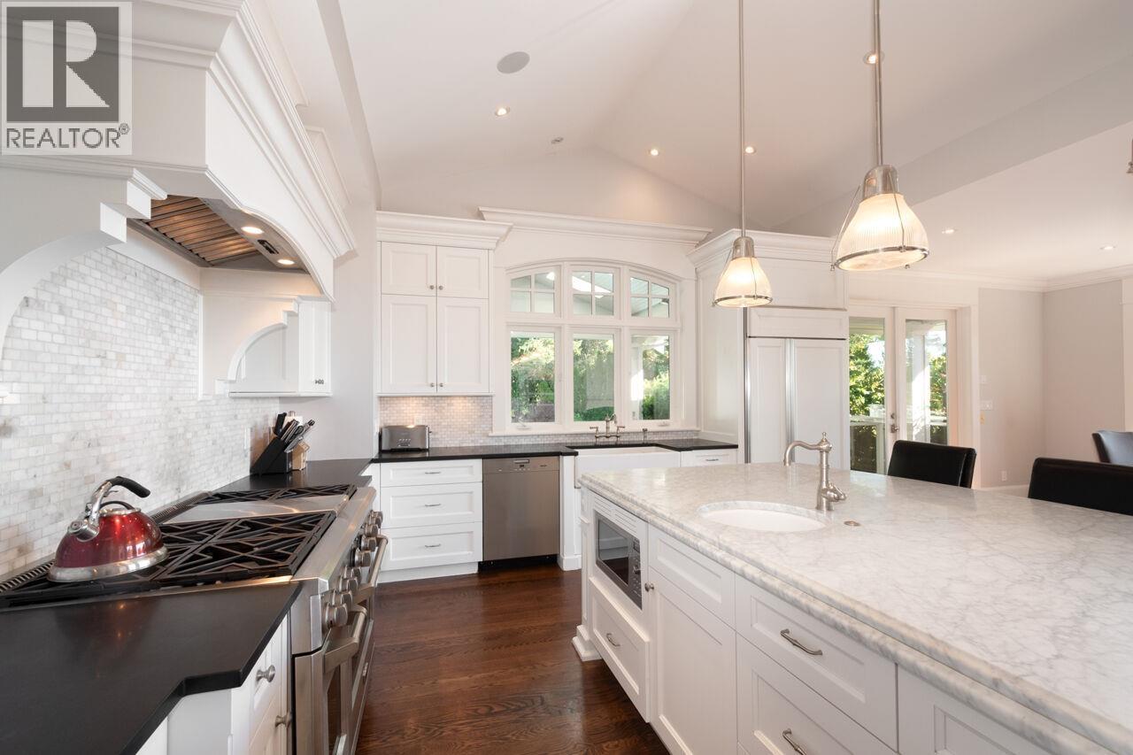 4659 WOODGREEN DRIVE, West Vancouver