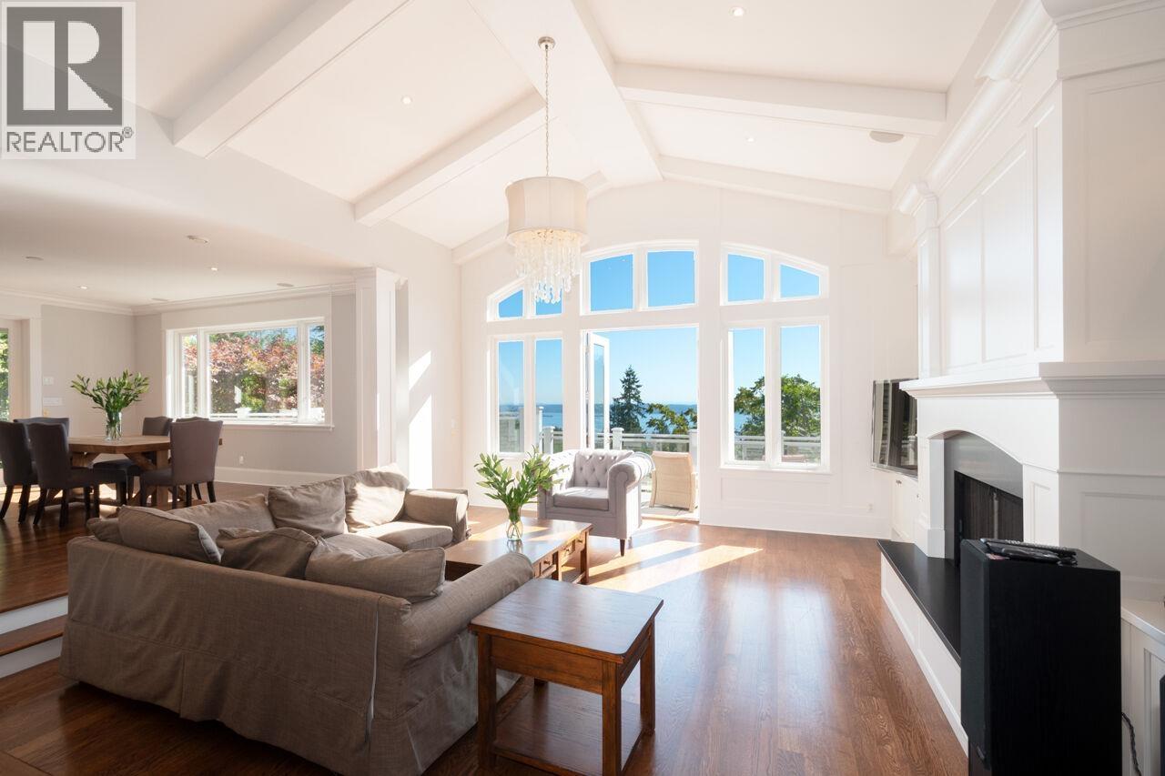 4659 WOODGREEN DRIVE, West Vancouver