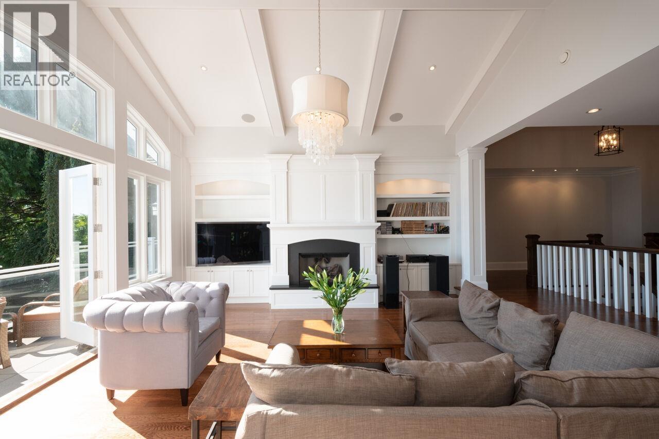 4659 WOODGREEN DRIVE, West Vancouver