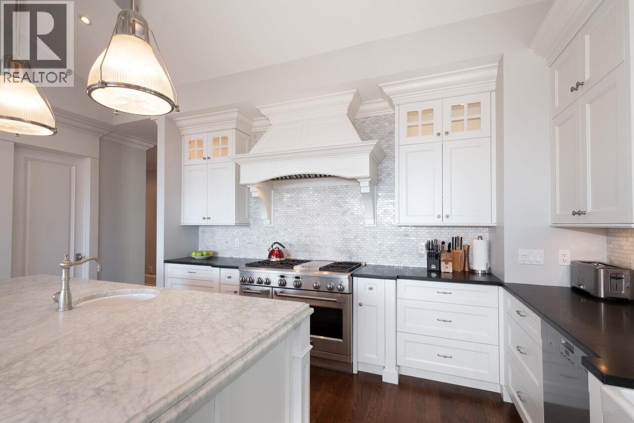 4659 WOODGREEN DRIVE, West Vancouver
