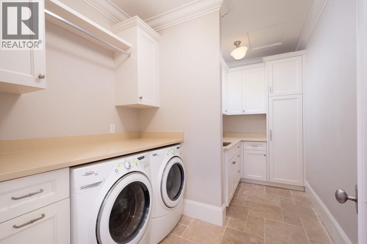 4659 WOODGREEN DRIVE, West Vancouver