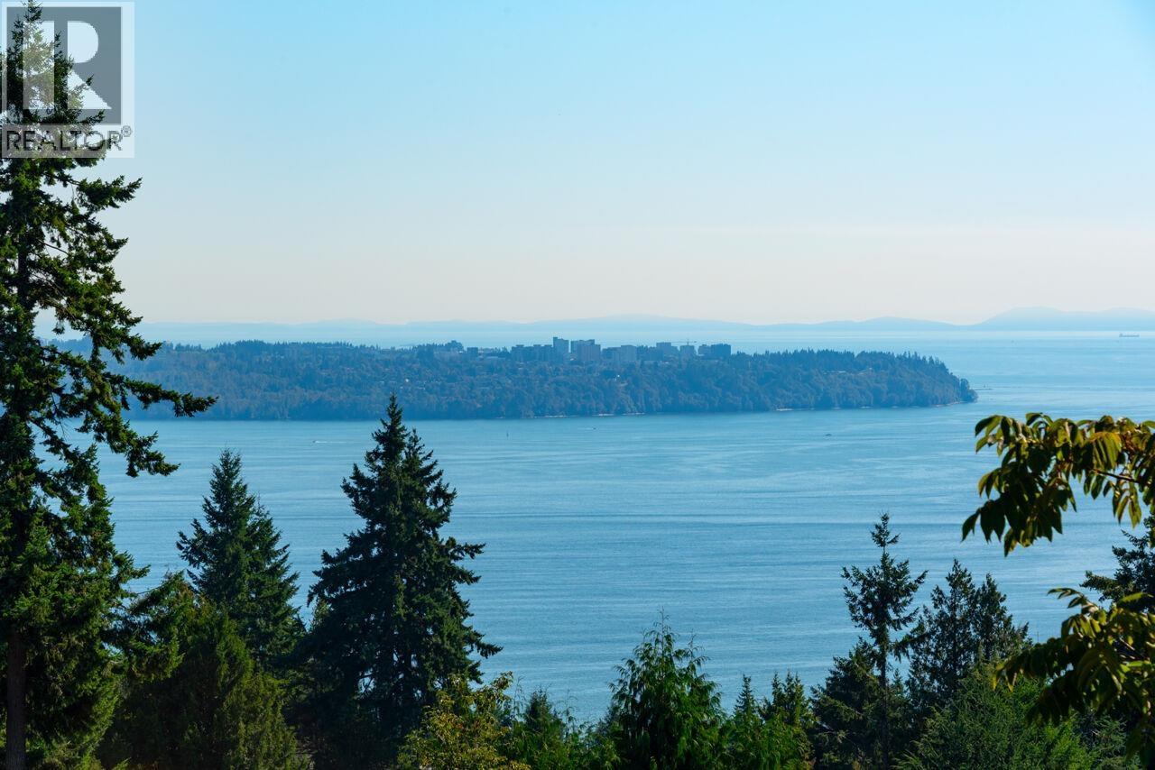 4659 WOODGREEN DRIVE, West Vancouver