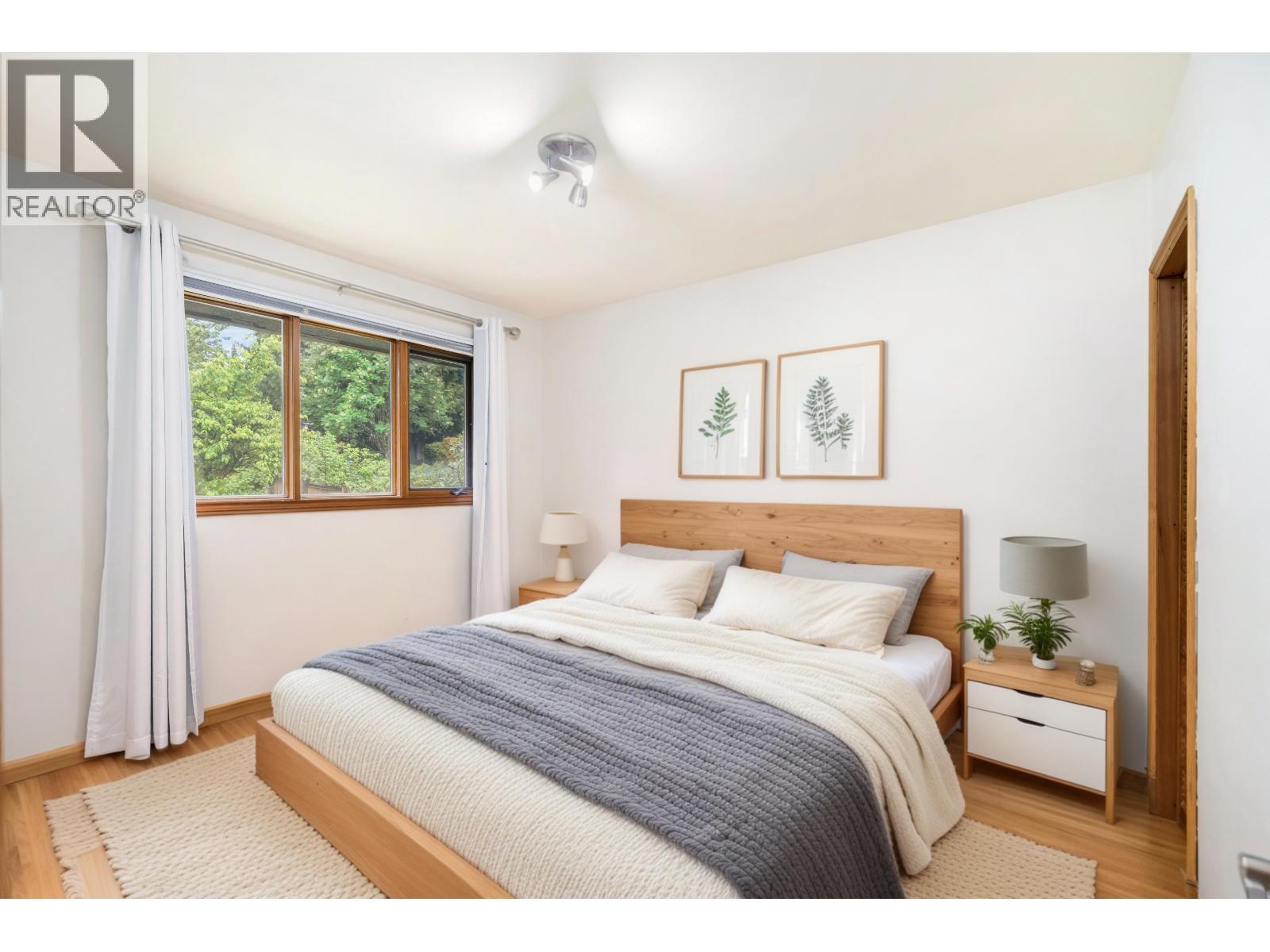 1561 MERLYNN CRESCENT, North Vancouver