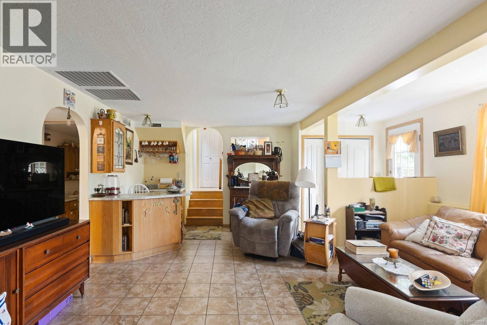  2832 Cadboro Bay Road, Oak Bay