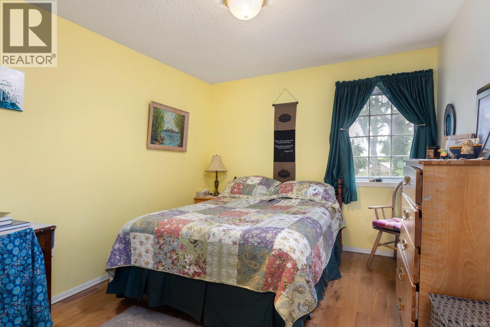  2832 Cadboro Bay Road, Oak Bay
