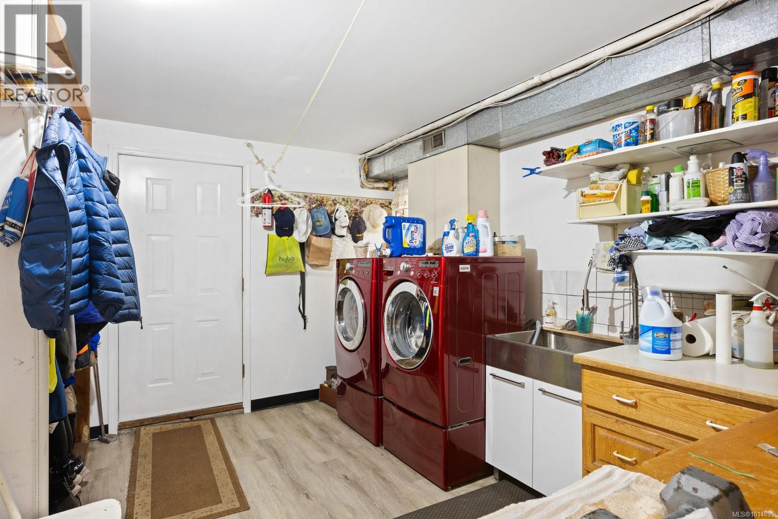  2832 Cadboro Bay Road, Oak Bay