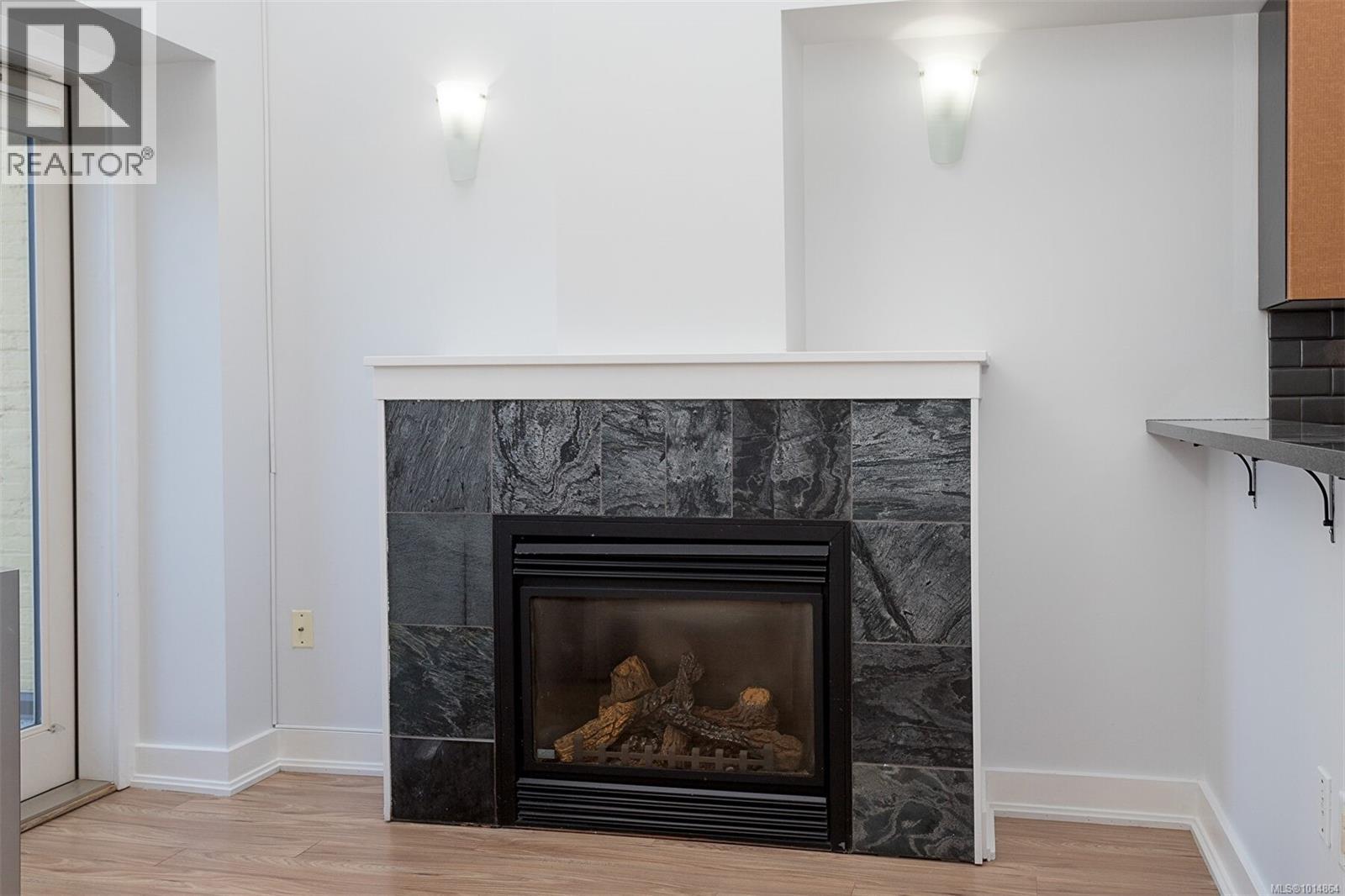 323 599 Pandora Avenue, Victoria