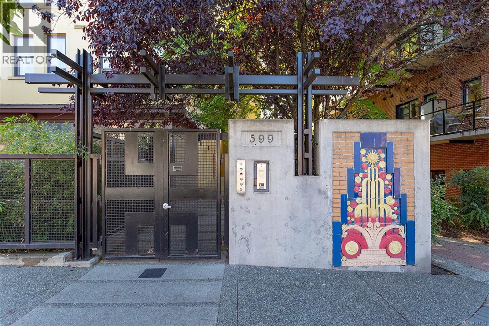 323 599 Pandora Avenue, Victoria